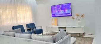 Cozy Duafe Villa/WI-FI/ 24hr Security/10mins to Airport
