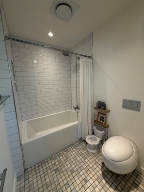Shower, hair dryer, towels, soap - Cottonwood Retreat, a unique luxury and urban Farm experience (Dallas)