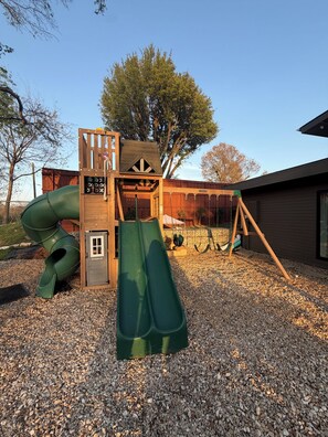 Children’s area - Cottonwood Retreat, a unique luxury and urban Farm experience (Dallas)