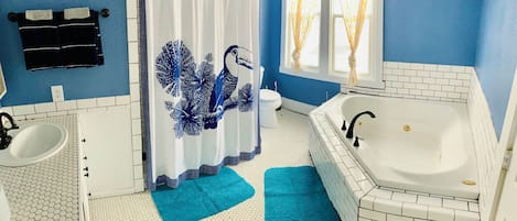 Baignoire Ă jets, sĂšche-cheveux