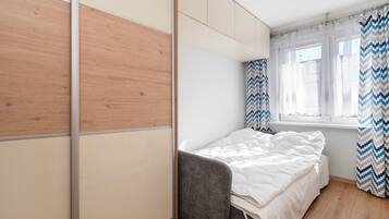Iron/ironing board, WiFi, bed sheets