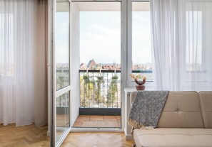 Living area - Krasiński Garden Skyline Apartment (Warszawa)