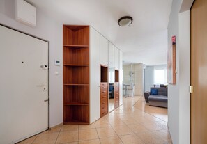 Interior - Wola Kacza Spacious Apartment (Warszawa)