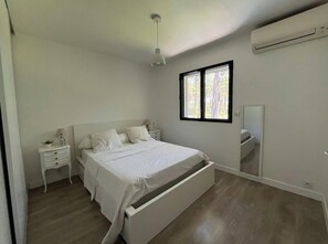 Iron/ironing board, WiFi, bed sheets - Large air-conditioned family home with private, heated, secure swimming pool (Seignosse)