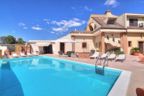 Pool - Villa Rubino, Elegant Country House with Pool (Syracuse)