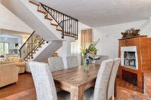 Dining - Villa Il Ginepro, Family-Friendly near Syracuse (Floridia)