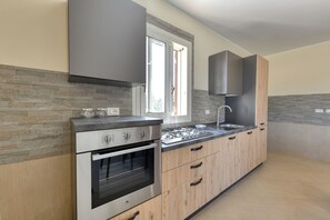 Fridge, oven, stovetop, dishwasher - Villa Luce, close to town (Floridia)