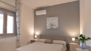 3 bedrooms, iron/ironing board, travel cot, WiFi - Villa Lucente, with private pool near Syracuse (Floridia)