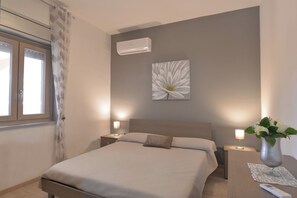 Bügeleisen/Bügelbrett, Reisekinderbett, WLAN, Bettwäsche
