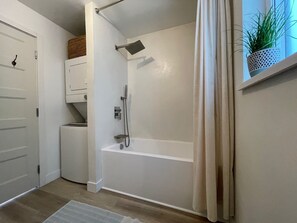 Hair dryer, towels, soap, toilet paper - Serene Garden Suite - Walk to Beach & Village (Victoria)
