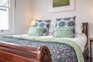 Iron/ironing board, WiFi, bed sheets - 1 Fawcett Road, Aldeburgh (Aldeburgh)