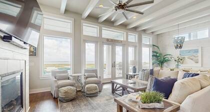 Waterfront home w/ private pool, grill, community amenities & great location