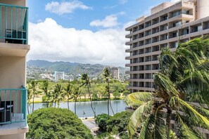 Property grounds - [New] Walk Score 95 | Mtn+City View | Kitchenette (Honolulu)
