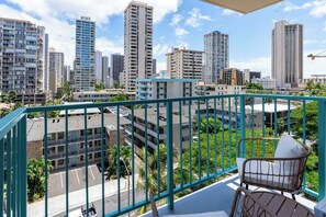 Property grounds - [New] Walk Score 95 | Mtn+City View | Kitchenette (Honolulu)
