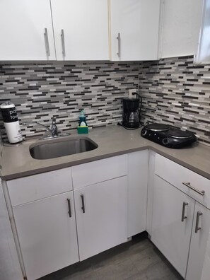 Private kitchen - Cozy studio in Hollywood_101 (Hollywood)