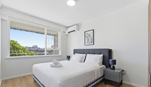 1 bedroom, iron/ironing board, WiFi, bed sheets - KozyGuru | Kurraba Point | Waterfront Appeal Bliss (Kurraba Point)