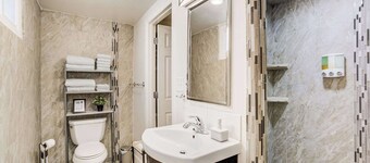 Modern 3BR Retreat Near Garden of Gods, Sleeps 7