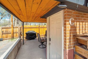 Terrace/patio - Modern 3BR Retreat Near Garden of Gods, Sleeps 7 (Colorado Springs)