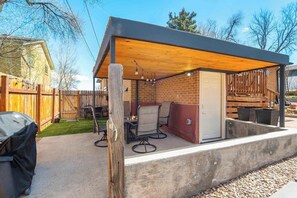 Outdoor dining - Modern 3BR Retreat Near Garden of Gods, Sleeps 7 (Colorado Springs)