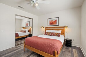 3 bedrooms, iron/ironing board, WiFi, bed sheets - Desert Paradise - Pool & Heated Spa - 3 Bedroom Private House Near Joshua Tree (Yucca Valley)