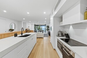 Fridge, microwave, oven, stovetop - Amaroo - Luxury Apartment with Coral Sea Views (Palm Cove)