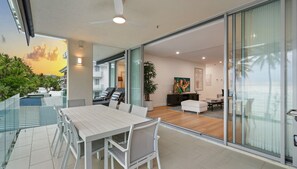 Outdoor dining - Amaroo - Luxury Apartment with Coral Sea Views (Palm Cove)