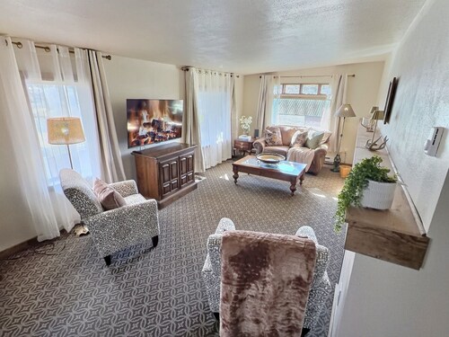 Historic 3-bedroom Retreat between Bozeman & Billings - Gateway to Yellowstone.