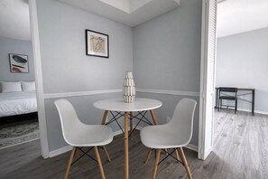 Dining - Sleepover | Beautiful 1BD/1BA + Gym - Wichita (Wichita)