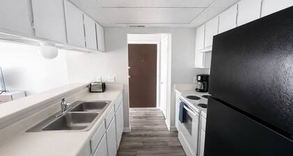 Sleepover | Tasteful 1BD/1BA + Gym - Wichita