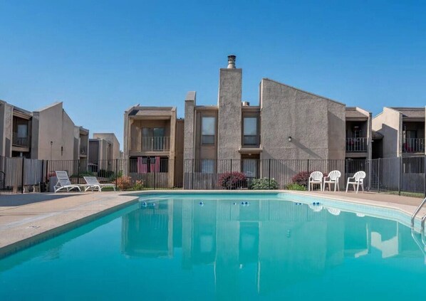 Pool - Sleepover | Tasteful 1BD/1BA + Gym - Wichita (Wichita)