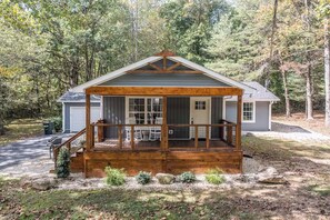 Exterior - Wooded Retreat/1.3 Acres/Fire Pit/King Bed/Hiking/Near Sewanee & Caverns (Monteagle)