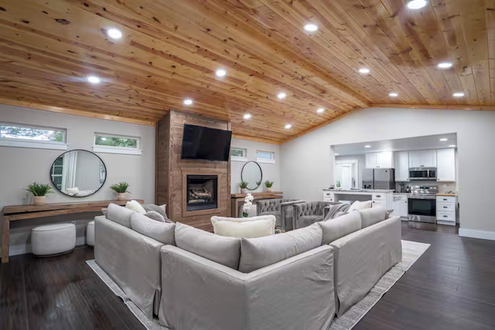 Smart TV, fireplace, ping pong