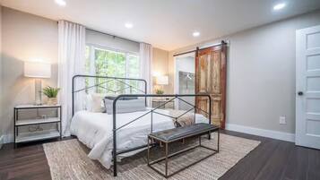 3 bedrooms, travel cot, free WiFi, bed sheets