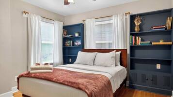 Iron/ironing board, travel cot, WiFi, bed sheets