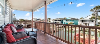 "Dibbs on Holden" 3 Bedroom, 3 Bathroom, Canal Home