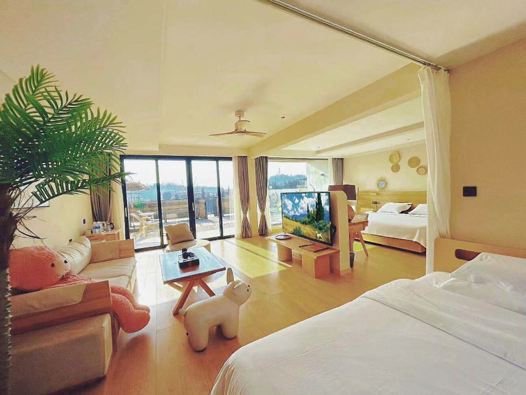 Superior Suite, Mountain View | Desk, free WiFi, bed sheets