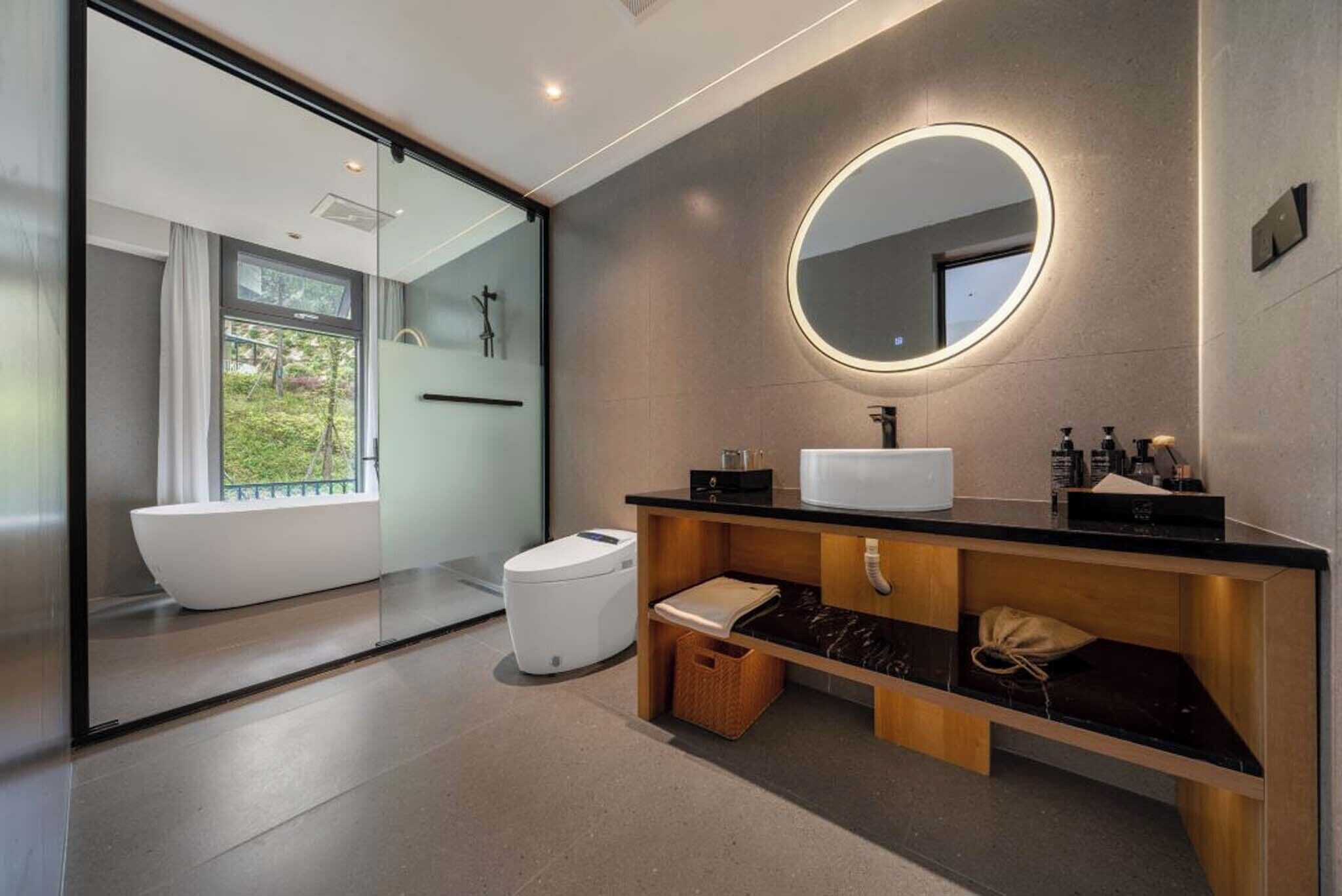 Quarto casal elite, vista para a montanha | Banheiro | Produtos de toalete grátis, secador de cabelo, toalhas de banho 