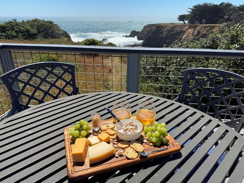 NEW LISTING! Oceanfront Coastal Home-SPECTACULAR VIEWS with Hot Tub & Large Deck