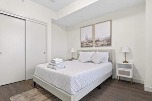 Room - Sky-High Suite | Pool Table | Walk to Rogers (Edmonton)