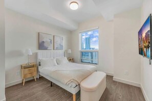 Room - Urban Penthouse | Pool Table | Gym | Walk to Rogers (Edmonton)