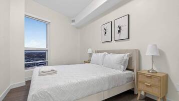 Iron/ironing board, WiFi, bed sheets