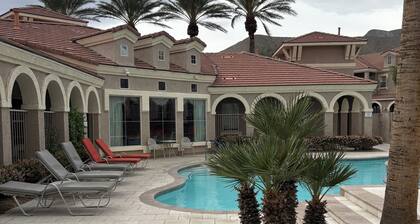 Cozy 1-bedroom condo in pleasant Las Vegas with AC and gym