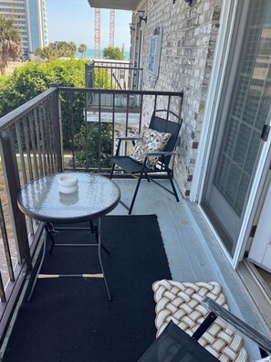 Property grounds - Charming 2-bedroom apartment within walking distance to beach (Myrtle Beach)