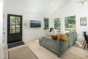 Smart TV - Newly rebuilt 2-bedroom house in Boone for a relaxing getaway (Boone)