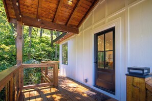 Terrace/patio - Newly rebuilt 2-bedroom house in Boone for a relaxing getaway (Boone)