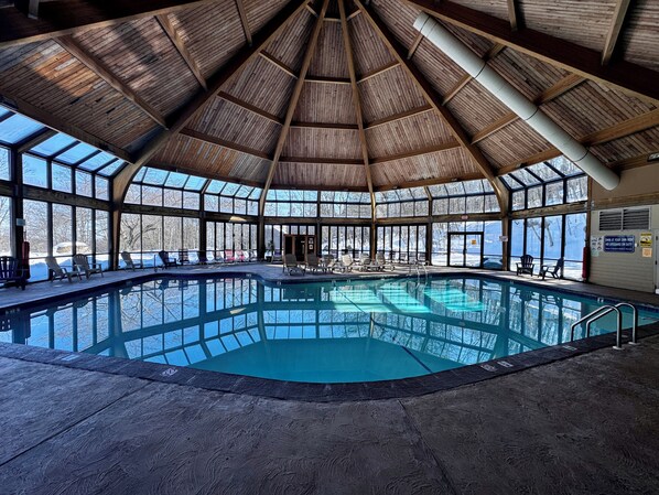 A bright, glass-enclosed indoor community pool for year-round relaxation. 
Pool hours: 
Monday – Thursday 9:00am – 4:30pm
Friday – Saturday 9:00am – 7:30pm
Sunday – 9:00am – 4:30pm
