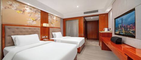 Comfort Twin Room | Desk, laptop workspace, blackout drapes, iron/ironing board