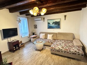 TV - in Makarska mit privatem Pool und außergewöhnlic by Interhome (Makarska)