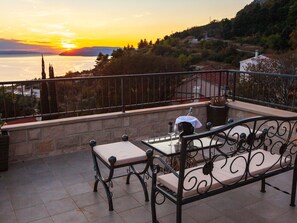 Terrace/patio - in Makarska mit privatem Pool und außergewöhnlic by Interhome (Makarska)