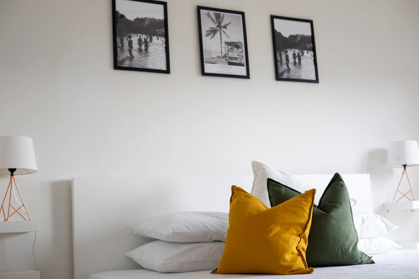 Desk, iron/ironing board, WiFi, bed sheets